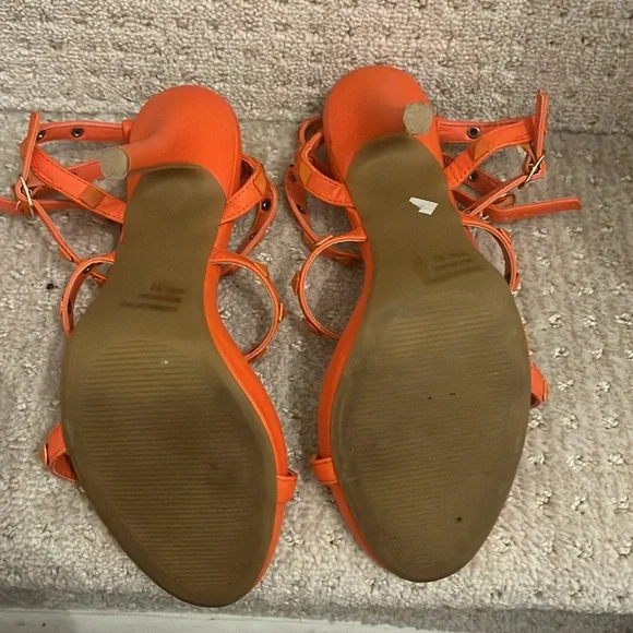 Orange heels - Picture 3 of 4